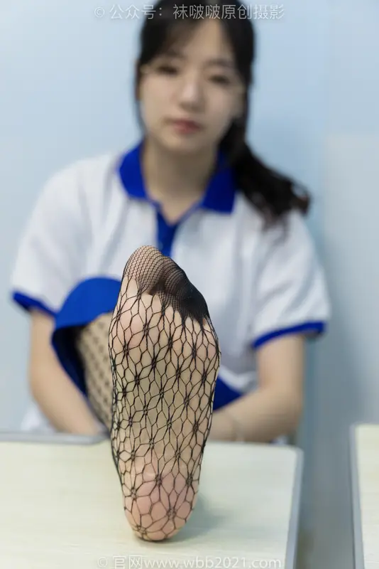 [BoBoSocks袜啵啵] NO.375 小甜豆-高跟鞋、黑色蕾丝网袜、校服裤里丝（花絮版） - BoBoSocks袜啵啵